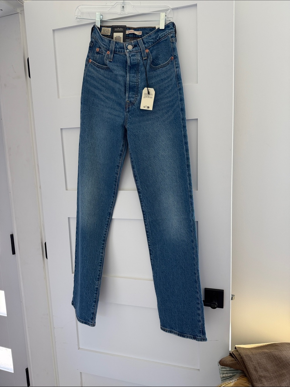 Levi's High-Rise Straight Jeans in Medium Blue Wash